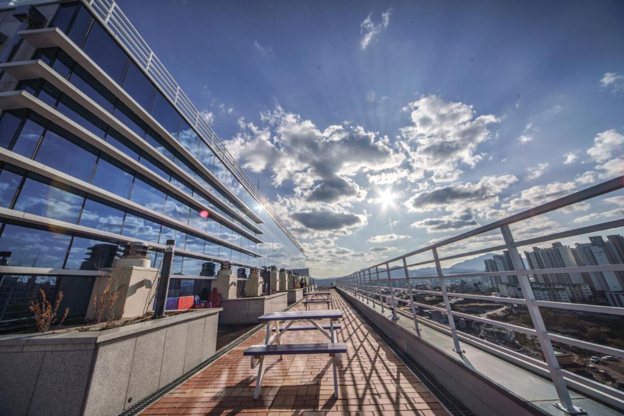 The Venezia Suite Hotel Chuncheon Bagian luar foto