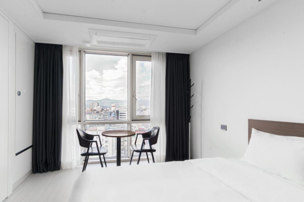 The Venezia Suite Hotel Chuncheon Bagian luar foto