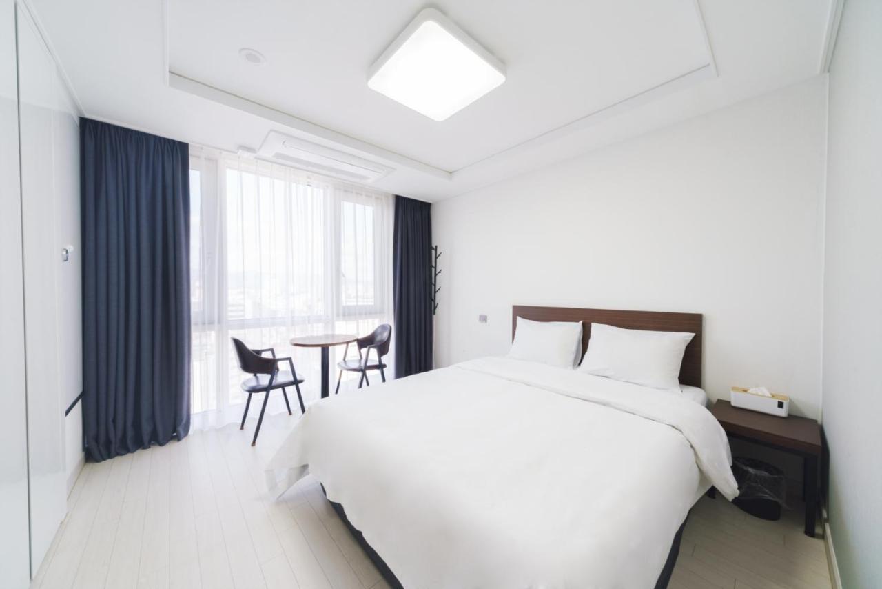 The Venezia Suite Hotel Chuncheon Bagian luar foto